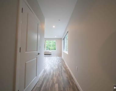 62 Broadway - Photo Thumbnail 15
