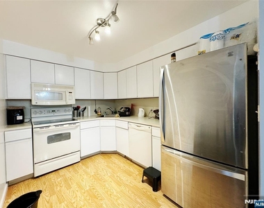 99 Teaneck - Photo Thumbnail 1