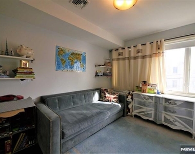 255 Laird - Photo Thumbnail 20