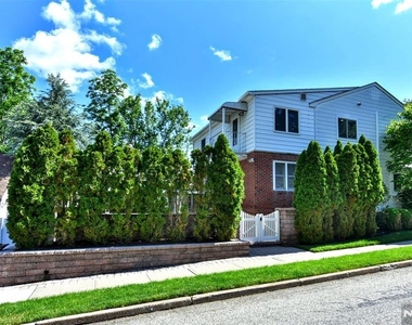 24 Maple - Photo Thumbnail 23