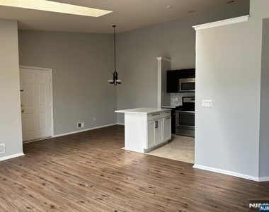 965 Juniper - Photo Thumbnail 4