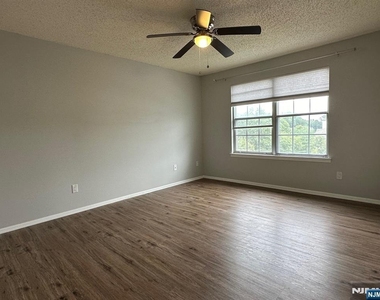 965 Juniper - Photo Thumbnail 11