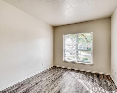 9222 Chia Valley Court - Photo Thumbnail 5