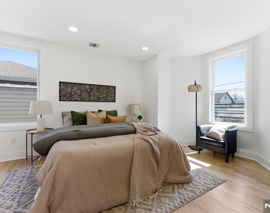 304 Delawanna - Photo Thumbnail 7