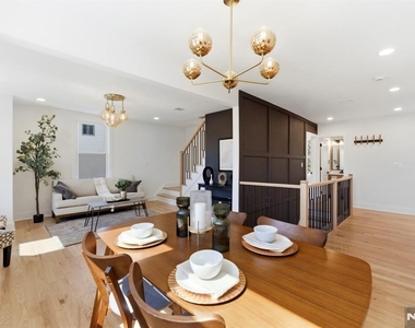 304 Delawanna - Photo Thumbnail 2
