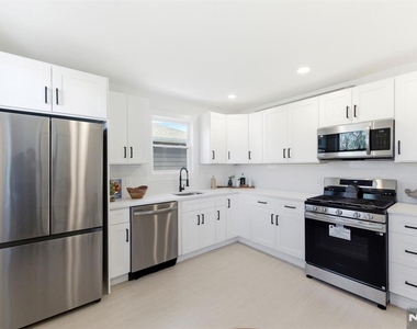 304 Delawanna - Photo Thumbnail 4