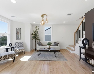 304 Delawanna - Photo Thumbnail 3