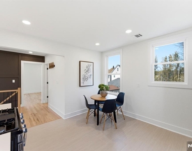 304 Delawanna - Photo Thumbnail 5