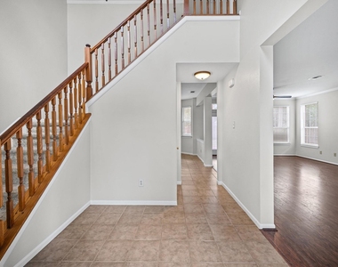 7 Grey Birch Place - Photo Thumbnail 3