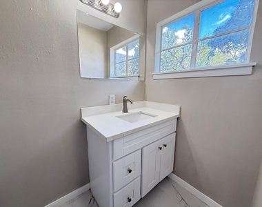 2501 Yoakum Boulevard - Photo Thumbnail 13