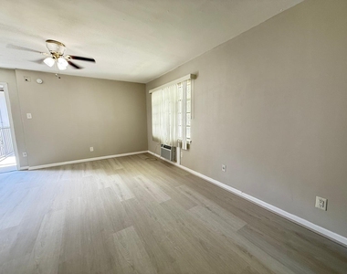 2501 Yoakum Boulevard - Photo Thumbnail 9