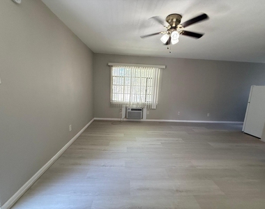 2501 Yoakum Boulevard - Photo Thumbnail 4