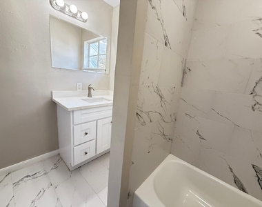 2501 Yoakum Boulevard - Photo Thumbnail 12