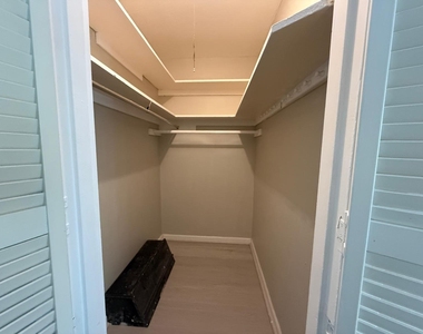 2501 Yoakum Boulevard - Photo Thumbnail 7