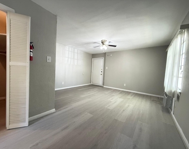 2501 Yoakum Boulevard - Photo Thumbnail 6