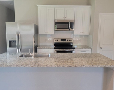 10108 Barberry Street - Photo Thumbnail 2
