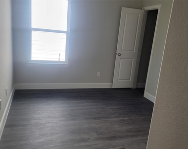 10108 Barberry Street - Photo Thumbnail 6