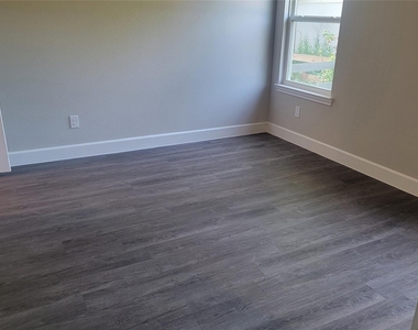 10108 Barberry Street - Photo Thumbnail 4
