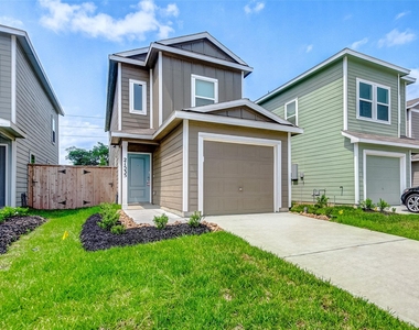 21535 Carosella Drive - Photo Thumbnail 2