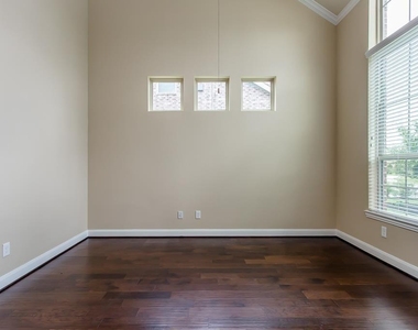 122 Colton Court - Photo Thumbnail 5