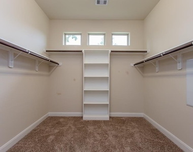 122 Colton Court - Photo Thumbnail 9