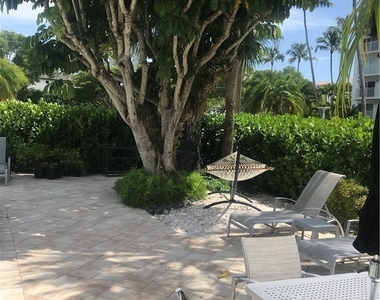 216 Banyan Boulevard - Photo Thumbnail 6