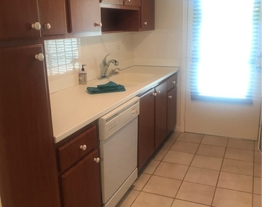 216 Banyan Boulevard - Photo Thumbnail 10