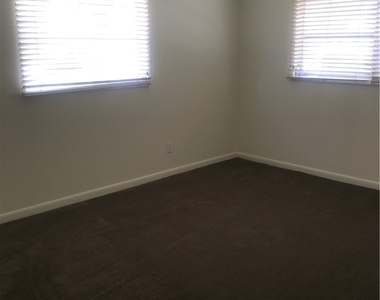 216 Banyan Boulevard - Photo Thumbnail 18