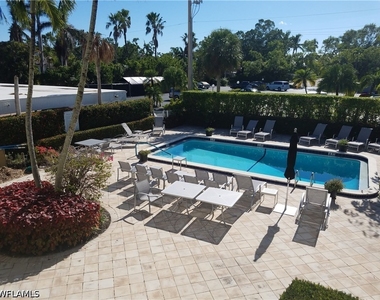 216 Banyan Boulevard - Photo Thumbnail 4