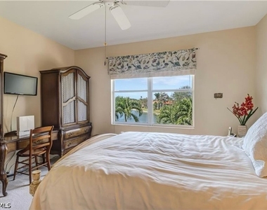 1041 Jardin Drive - Photo Thumbnail 9