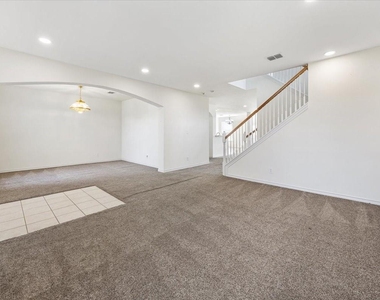 7704 Labrador Drive - Photo Thumbnail 9