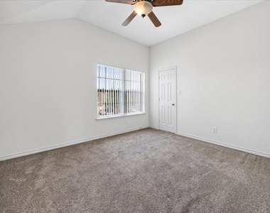 7704 Labrador Drive - Photo Thumbnail 5