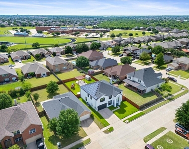 7704 Labrador Drive - Photo Thumbnail 4