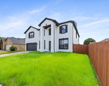 7704 Labrador Drive - Photo Thumbnail 1