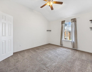7704 Labrador Drive - Photo Thumbnail 7