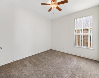 7704 Labrador Drive - Photo Thumbnail 23