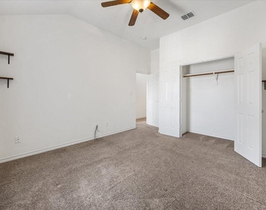 7704 Labrador Drive - Photo Thumbnail 8
