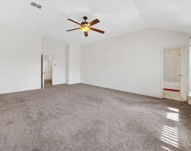 7704 Labrador Drive - Photo Thumbnail 13