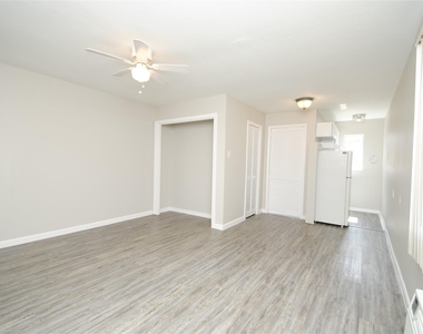 2501 Yoakum Boulevard - Photo Thumbnail 4