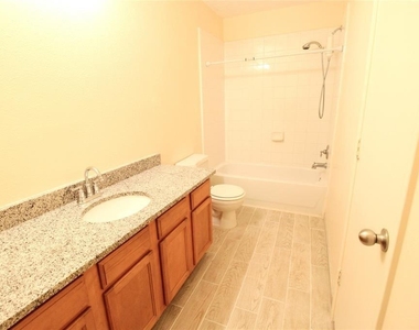 15427 Bammel Fields Court - Photo Thumbnail 8