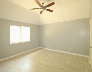 15427 Bammel Fields Court - Photo Thumbnail 7