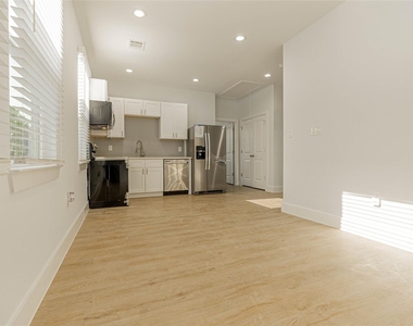 6006 Jerrycrest Drive - Photo Thumbnail 2