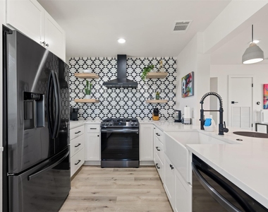6104 Reicher Drive - Photo Thumbnail 11