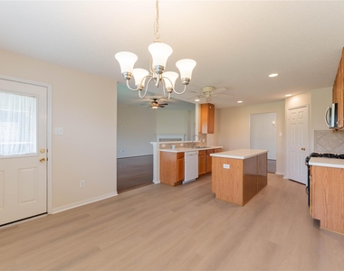 15334 Redbud Dale Court - Photo Thumbnail 4