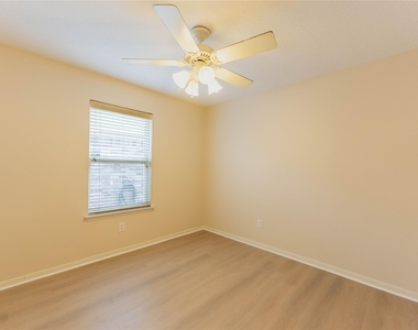 15334 Redbud Dale Court - Photo Thumbnail 11