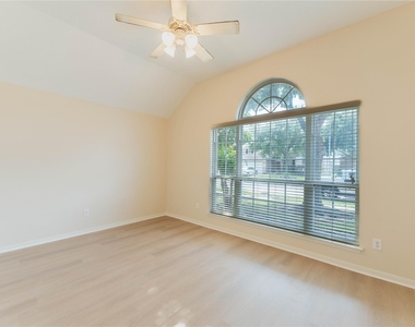 15334 Redbud Dale Court - Photo Thumbnail 9