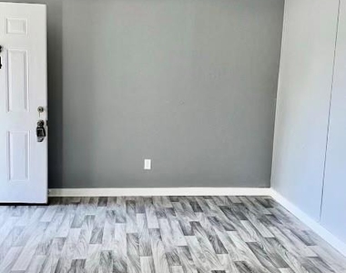 1907 Avenue C - Photo Thumbnail 24