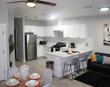 426 New Mexico Street - Photo Thumbnail 3