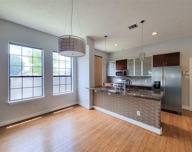 1414 Emancipation Avenue - Photo Thumbnail 7