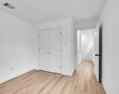 8639 Homewood Lane Unit B - Photo Thumbnail 10